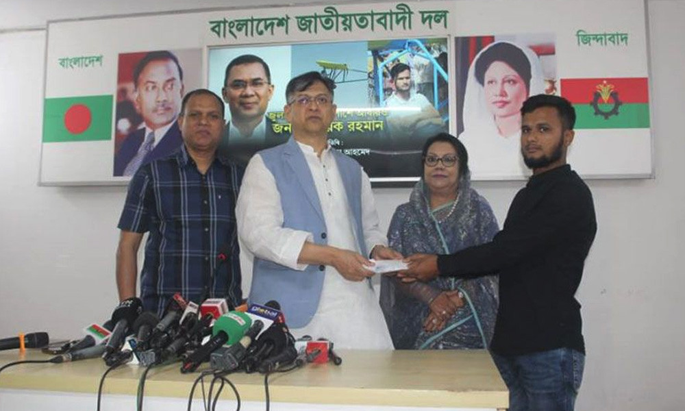 বিমান বানিয়ে ভাইরাল জুলহাসকে আবারও আর্থিক সহায়তা দিলেন তারেক রহমান